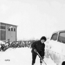 1969 Werl PMQs Shovelling snow